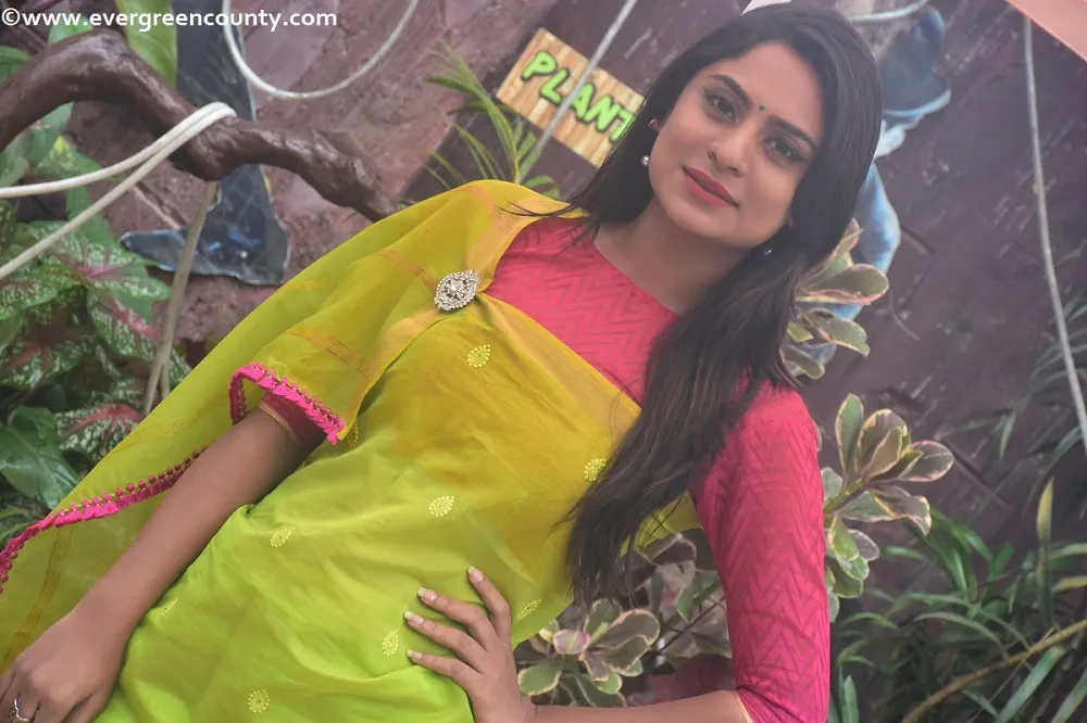 Portrait in green and pink saree at the plantation